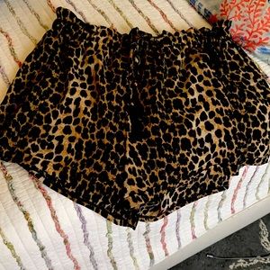 Size 1x/2x elastic waist leopard print shorts